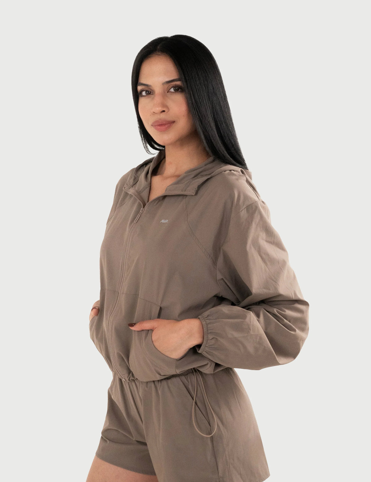 Set AVA Libre en color nude, perfil de la chaqueta y el short.