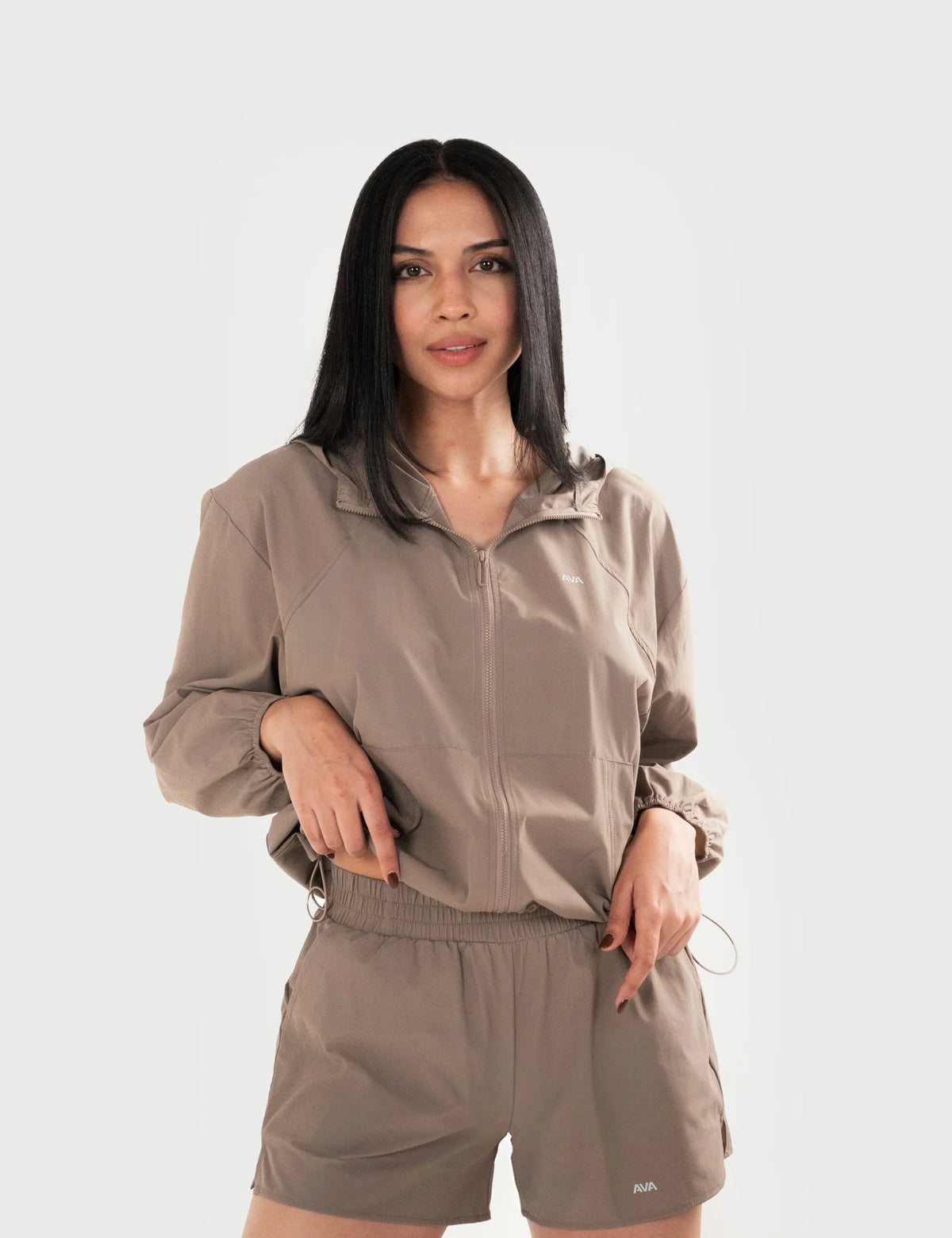 Set AVA Libre en color nude, vista frontal de chaqueta y short.